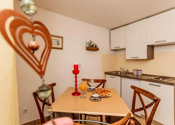 Daire Dalmatian Cottage, Pedestrian Zone *