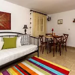 Апартаменты Dalmatian Cottage, Pedestrian Zone